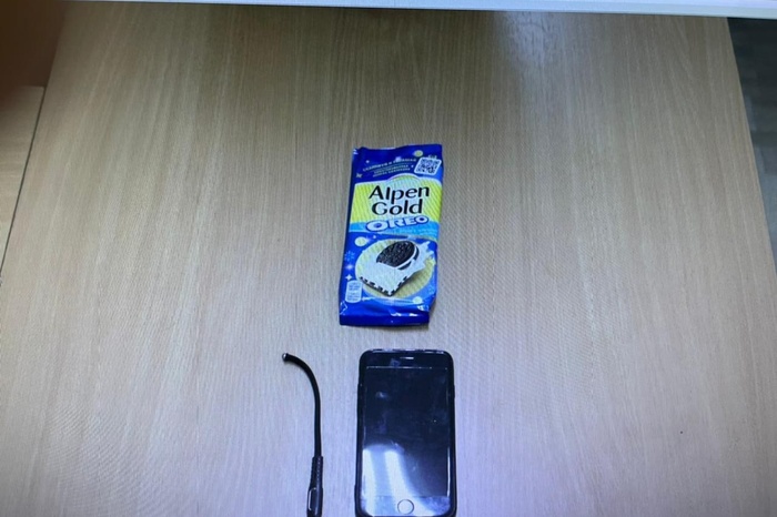 В екатеринбургскую ИК-2 пытались передать айфон в шоколадке