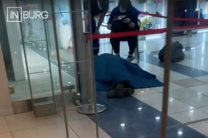 В ТЦ «Парк Хаус» умер мужчина