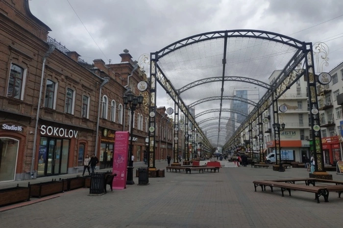 «Сима-Ленд» предложил екатеринбуржцам проголосовать за судьбу медиаэкрана на Вайнера