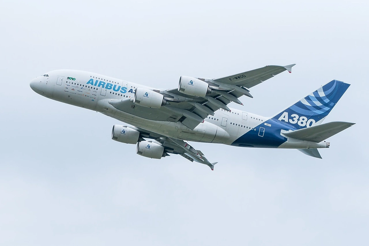 Детали якобы от Airbus A320 «Уральских авиалиний», севшего в поле пшеницы, появились в Интернете