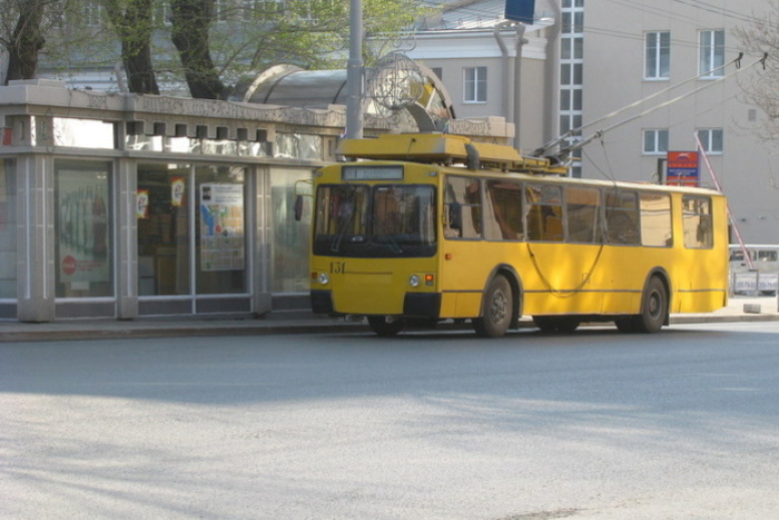 «Провода лежат на проезжей части». В Екатеринбурге встали троллейбусы