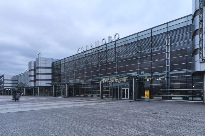 В Кольцово сняли с самолета злостного дебошира