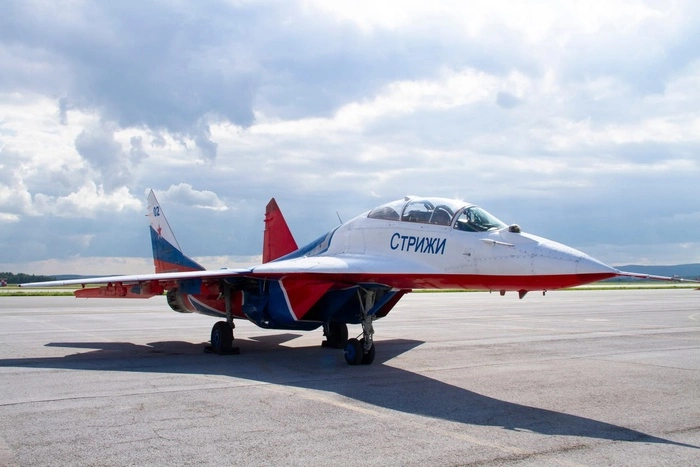 Семь «Стрижей» МиГ-29 покинули рано утром Екатеринбург