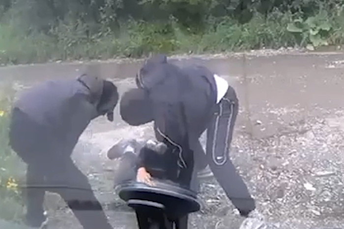 В Екатеринбурге неизвестные в масках избили активиста, предлагавшего сменить УК