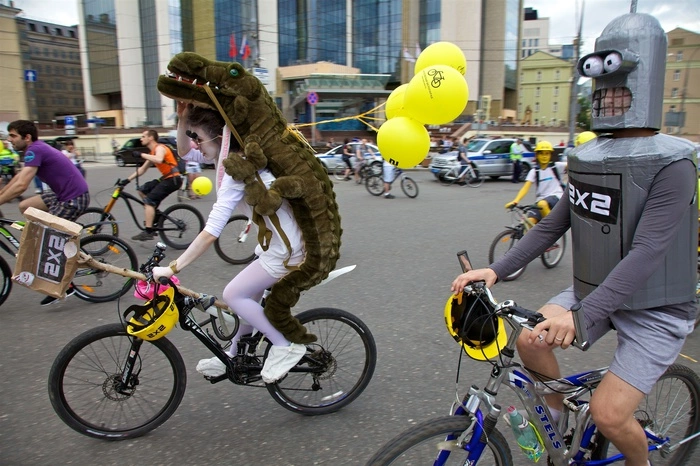 Милонов предложил запретить езду без прав на велосипедах