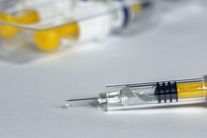 Российские учёные успешно испытали экспериментальную вакцину от коронавируса на себе