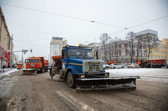Коммунальщики вывезли 12 тысяч тонн снега из Екатеринбурга