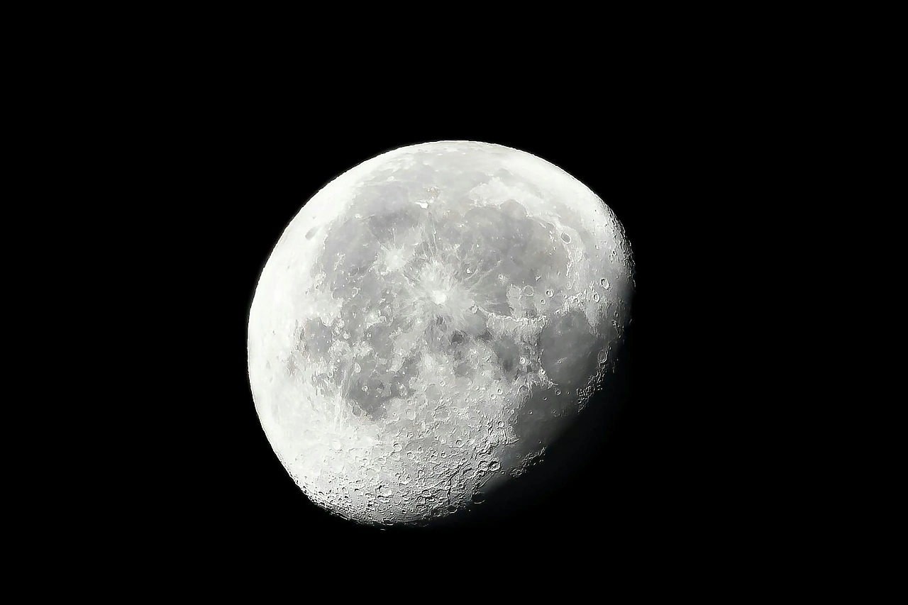 Астронавты, облетевшие Луну, вернулись на Землю