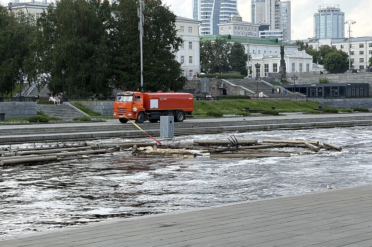Мэр Орлов назвал реальный срок, когда екатеринбуржцам вернут горячую воду в дома