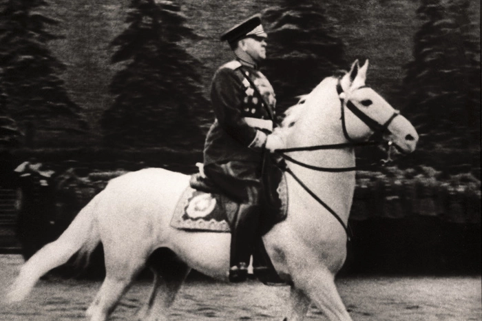 С Днем рождения, маршал Победы! Екатеринбург чествует Георгия Жукова