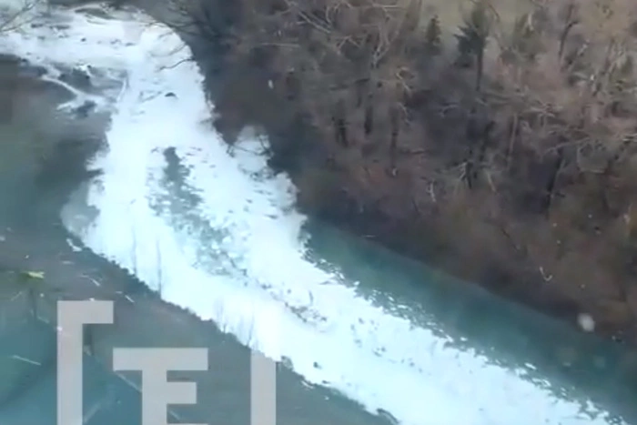 Исеть покрылась подозрительной пеной