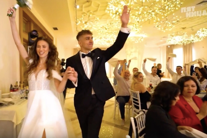 Семья екатеринбуржцев снялась в шоу «Четыре свадьбы». Конкуренты залезли в их торт руками