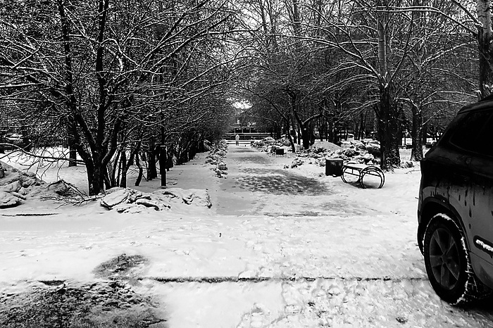 Женщина отсудила у коммунальщиков большую сумму денег за падение на перекрёстке