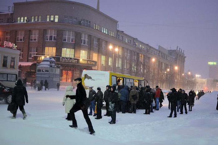 Из-за перекрытия 8 Марта центр Екатеринбурга все утро стоял в пробках