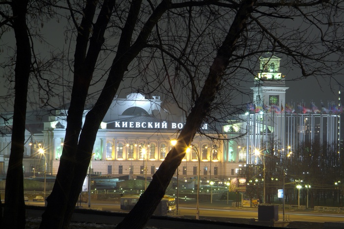 Москвичи спели на Киевском вокзале «Распрягайте, хлопцы, коней»