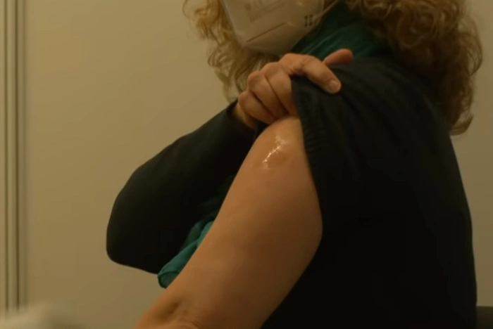 В очереди на прививку от COVID-19 в Свердловской области стоят 162 тысячи человек