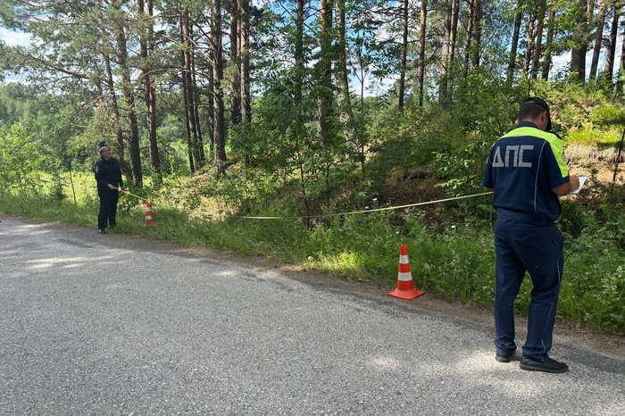 Обоих увезли в больницу: в свердловском селе двое подростков на мопеде попали в аварию