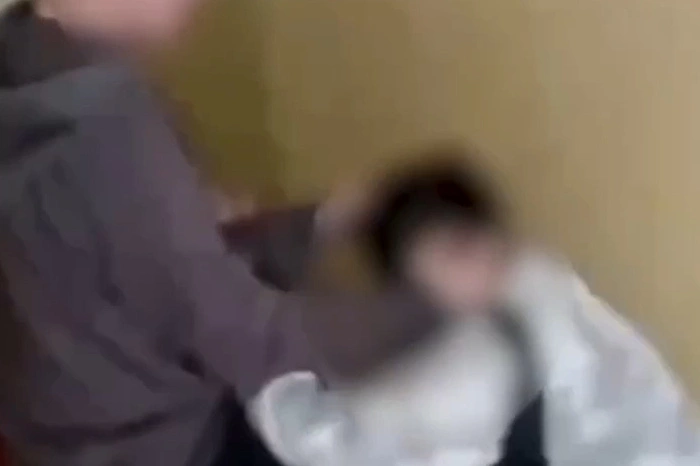 В Свердловской области школьник ударил мальчика коленом по лицу