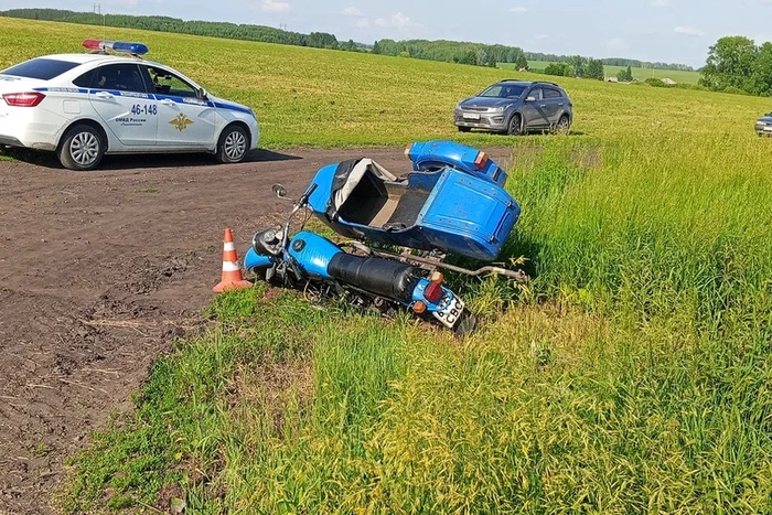 Водитель мотоцикла с коляской погиб под Талицей, не справившись с управлением