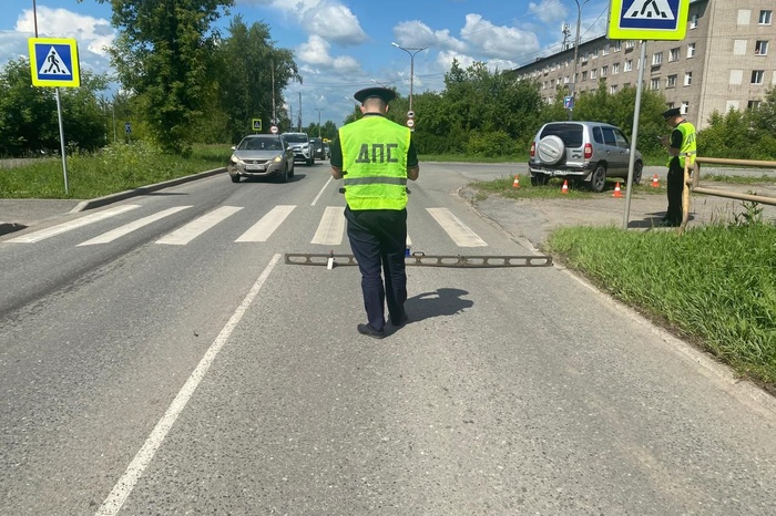В Екатеринбурге иномарка сбила второклассника на пешеходном переходе
