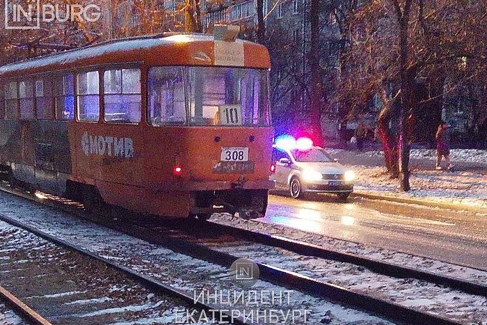 На Старой Сортировке трамвай сбил 11-летнюю девочку