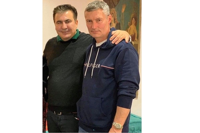 «Могу себе позволить»: Ройзман попал под критику своих сторонников из-за фото с Саакашвили