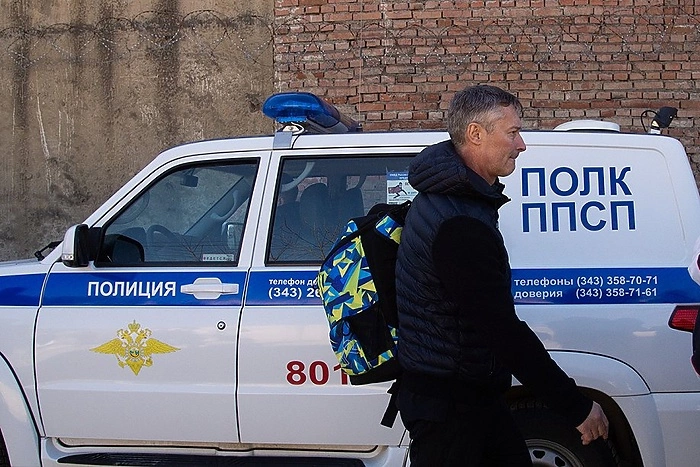 Ройзман* внезапно пришел в суд над бывшим милиционером, обвиняемым в убийствах