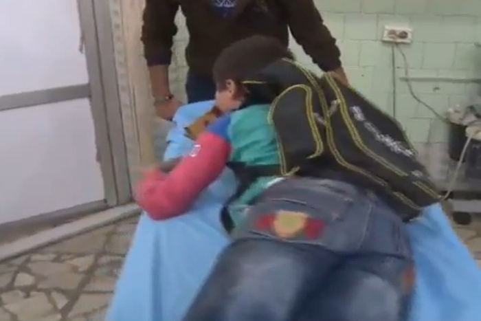 При атаках на школу в сирийском Идлибе погибли 28 человек