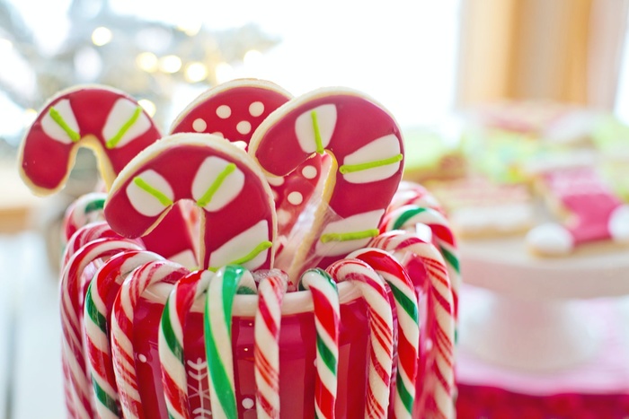 Роспотребнадзор рассказал, чего не должно быть в сладких новогодних подарках для детей