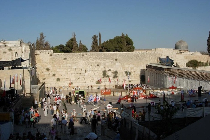 Президент Израиля привился от коронавируса вакциной Pfizer