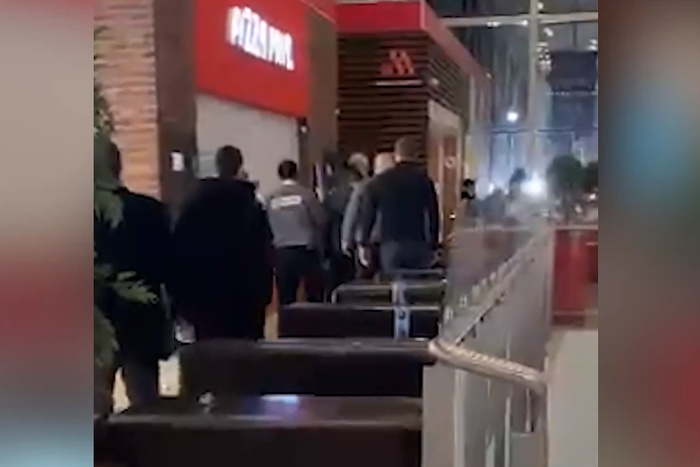 Нападение на торговый центр в москве. ТЦ ЕКБ поножовщина. Нападение на торговый Караван. Торговый центр 2 сосны.