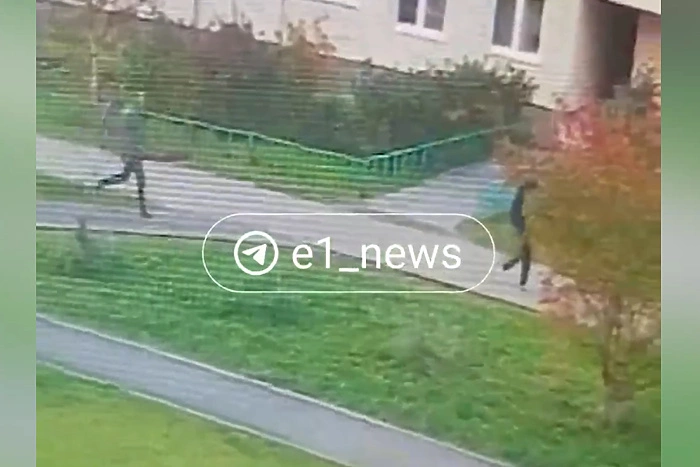 В Екатеринбурге появился таксист, который избивает школьников