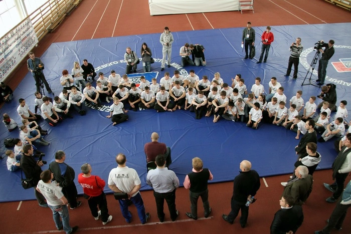 Союз ММА пожизненно отстранил бойцов, избивших помощника Федора Емельяненко