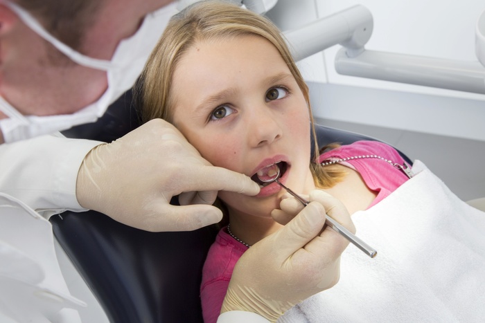 В Вологде стоматолог по ошибке удалил ребенку два коренных зуба вместо молочных