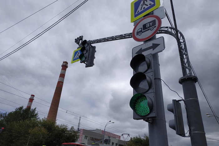 В Екатеринбурге воруют и сдают в металлолом даже створки от светофоров
