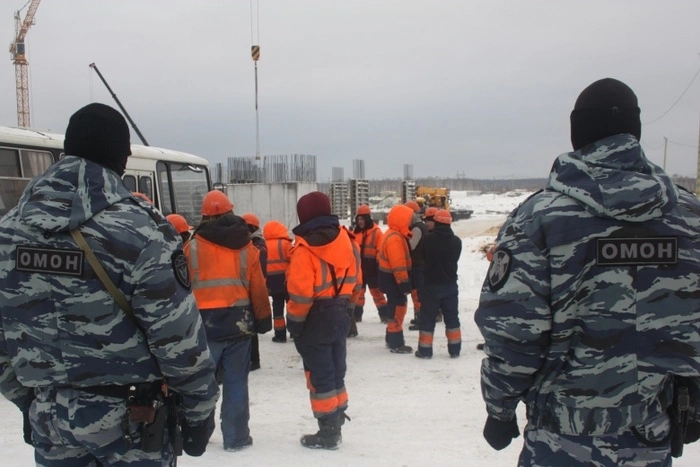 «8 человек на одну кровать»: В Екатеринбурге в хостеле «проживали» 418 мигрантов