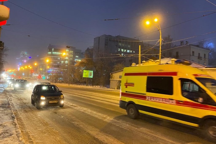 «Не кому-то конкретно, а всем». Мэр Екатеринбурга устроил «замам» разнос из-за коллапса на дорогах