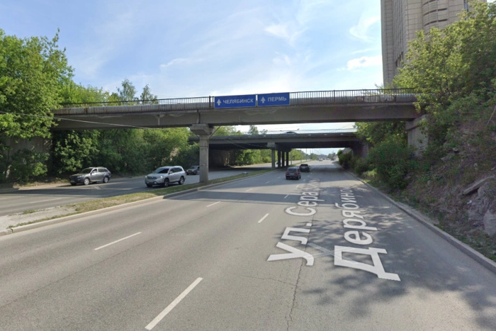 В Екатеринбурге заметили кортеж с флагами ЧВК «Вагнер»