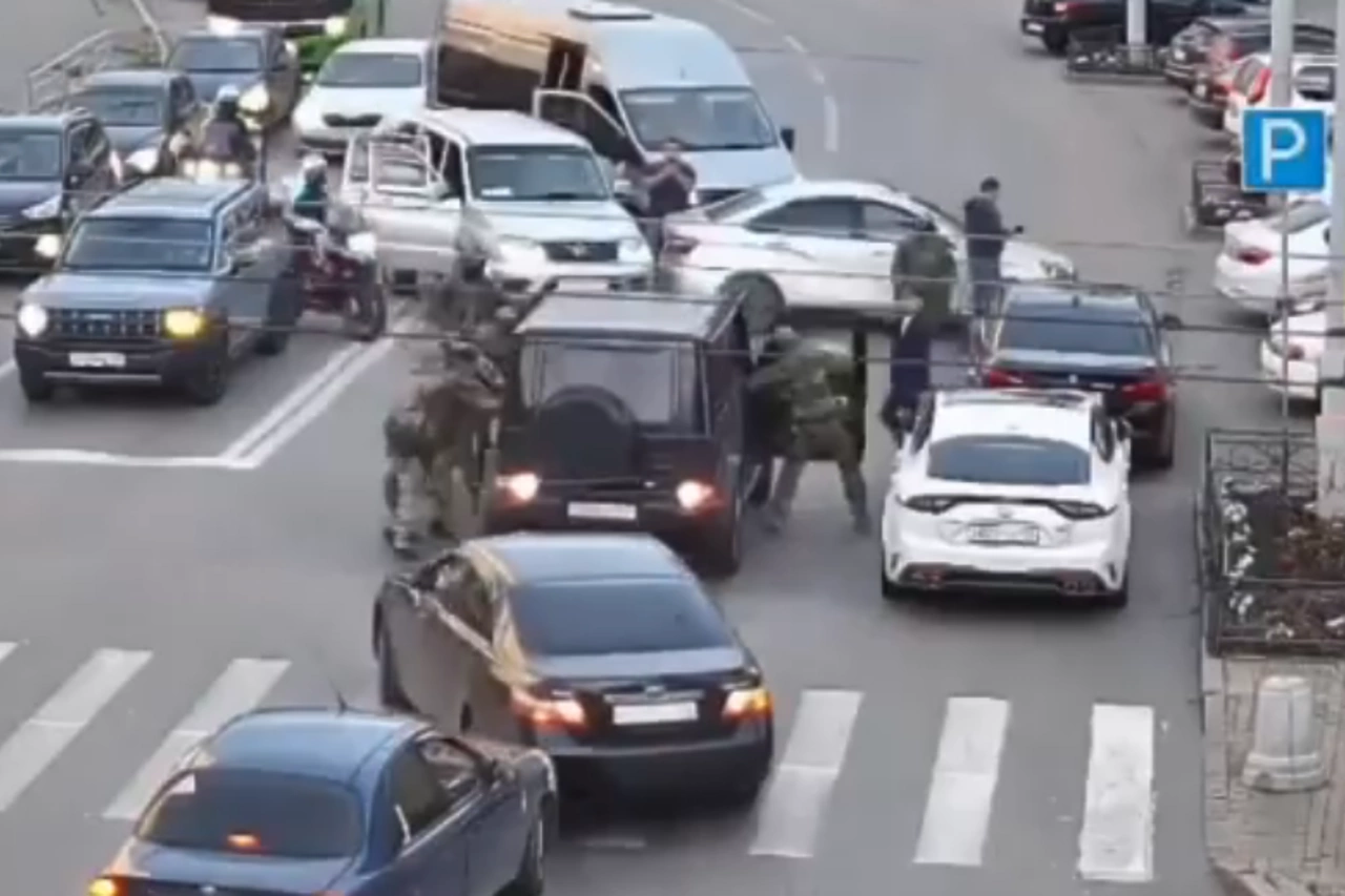 Сыну Шихлински запросили срок за насилие к сотруднику органов при задержании отца