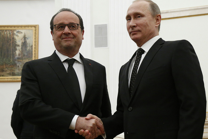 Путин по приглашению Олланда в октябре посетит Францию