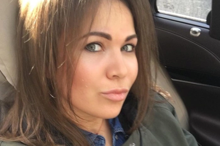 Дочь депутата, устроившую матерную разборку на дороге, угрожают облить кислотой