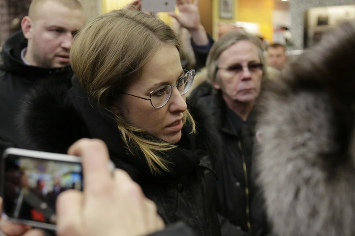 Собчак пригрозила Мединскому, что покажет «Смерть Сталина» у себя в штабе