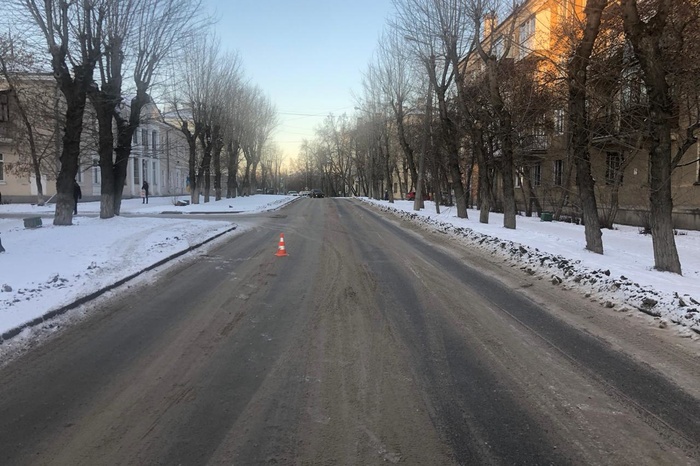 В Екатеринбурге на дороге сбили 8-летнюю девочку