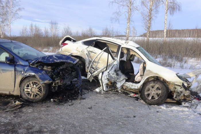 В жутком ДТП на трассе Екатеринбург-Каменск-Уральский погибла женщина