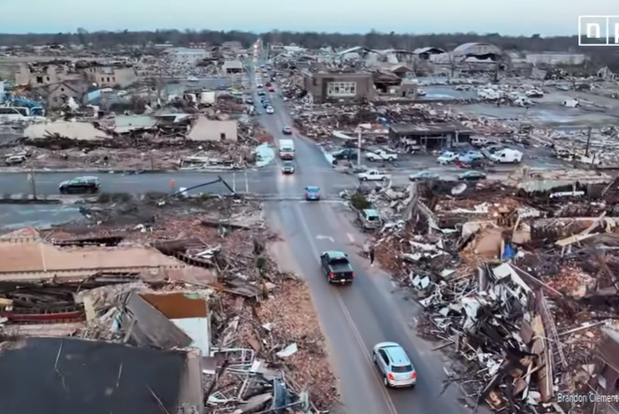 Не менее 80 человек погибли в США в результате разрушительного торнадо