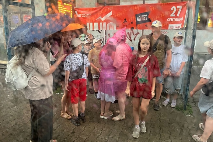 «Гроза, гроза. Я шторм». В Екатеринбурге прошел обещанный ливень