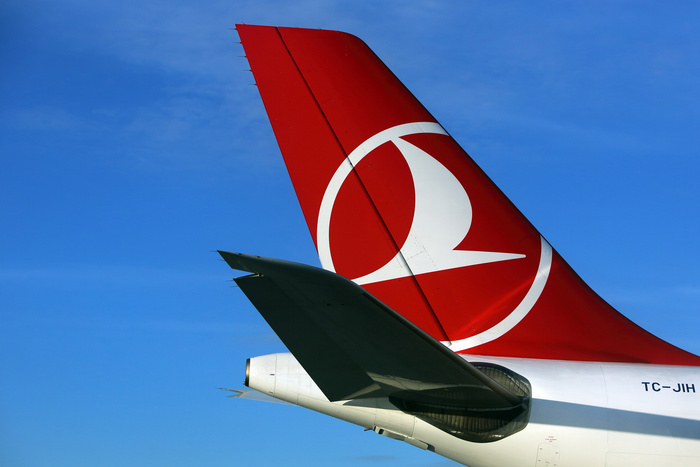 Самолет Turkish Airlines совершил экстренную посадку из-за надписи на зеркале