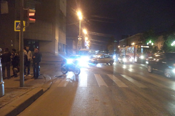 Мотоциклист пострадал в столкновении с «Ладой Калиной» на проспекте Ленина