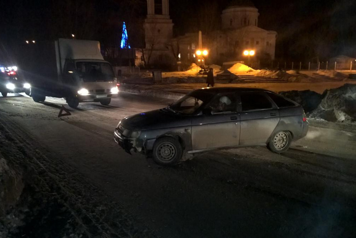 В Арамиле 7-летний мальчик попал под машину, гуляя в километре от дома