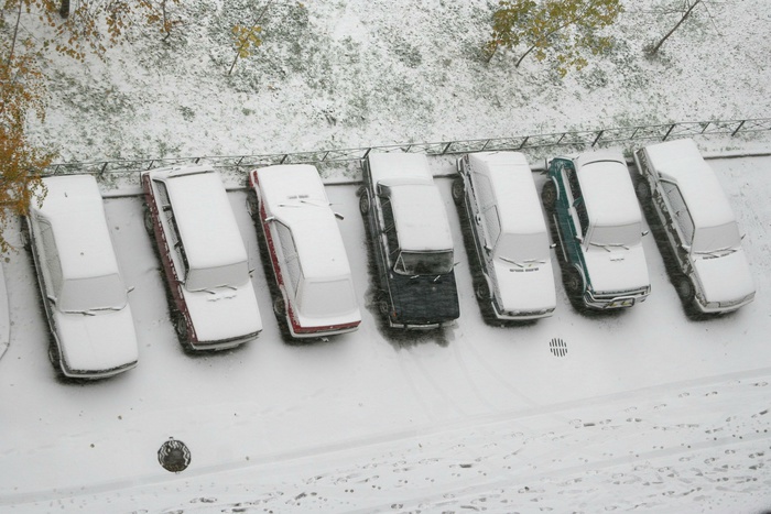 Белорус месяц спал в машине ради поимки царапавшего авто злоумышленника